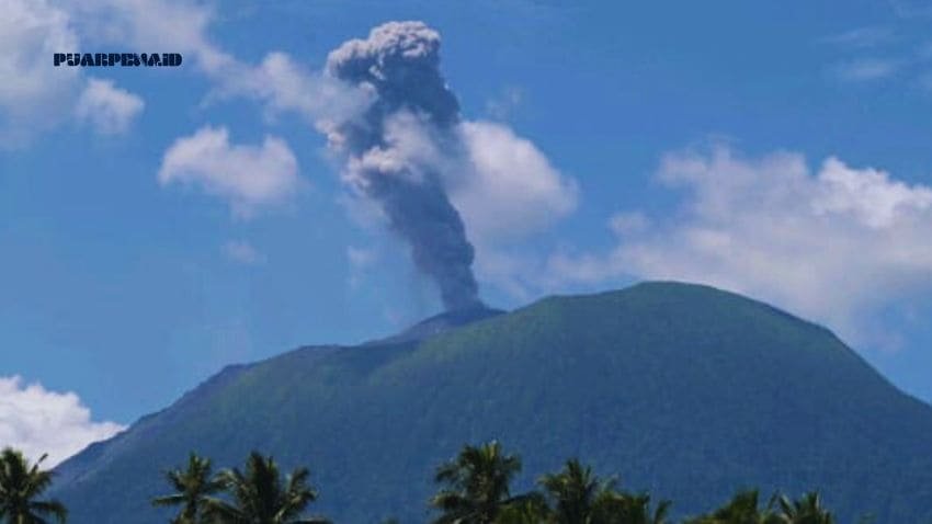Status Waspada, Gunung Ibu (kembali) Erupsi “Muntahkan” Abu