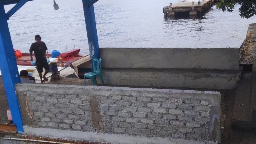 Pemilik Speedboat Patungan Buat Tempat Duduk Ruang Tunggu Pelabuhan Dufa Dufa