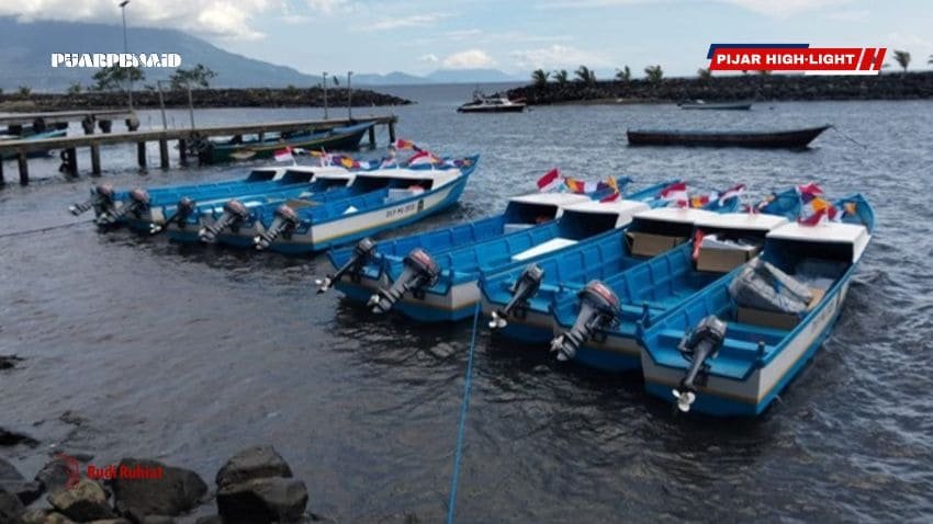 Penuhi Janji, Gubernur Malut Serahkan Bantuan 10 Unit Armada Tangkap Nelayan