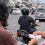 Ilustrasi penarikan retribusi.